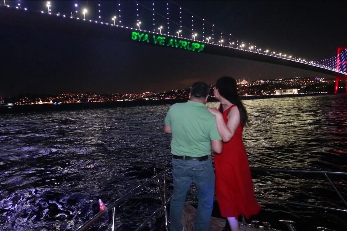 Laser Marriage Proposal from Yacht to Bridge