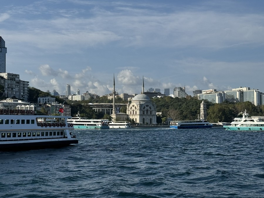 Dolmabahçe Camii İstanbul Boğazı