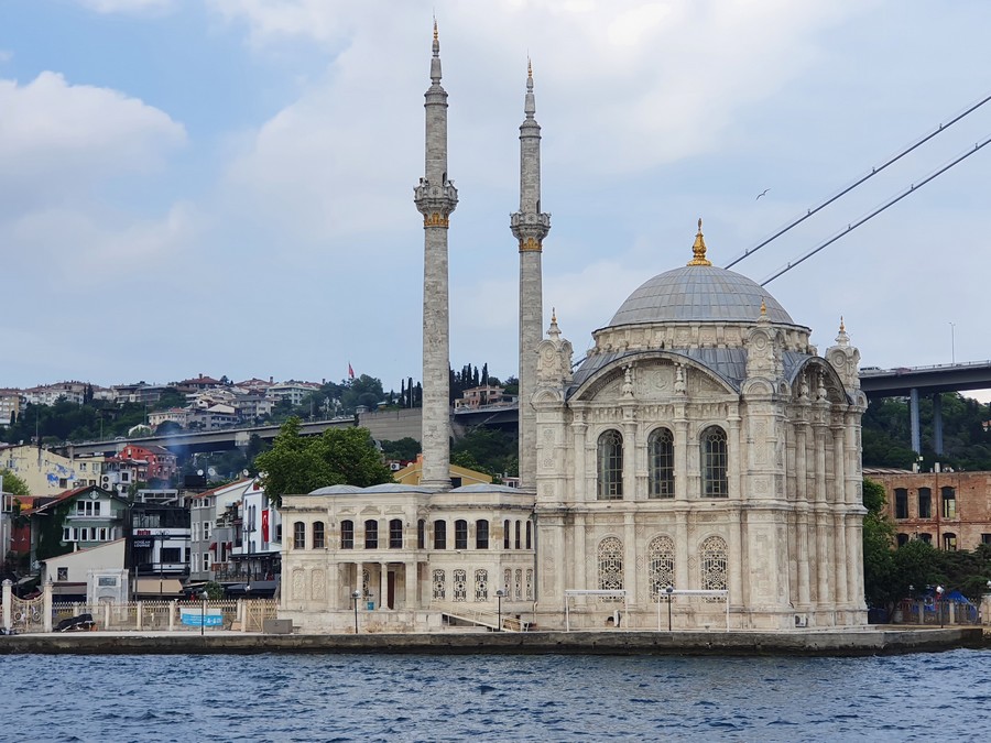 Ortaköy Camii