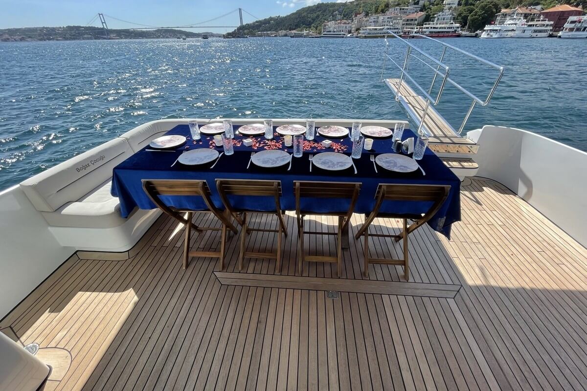 Bogaz Cocugu Yacht Dining Table