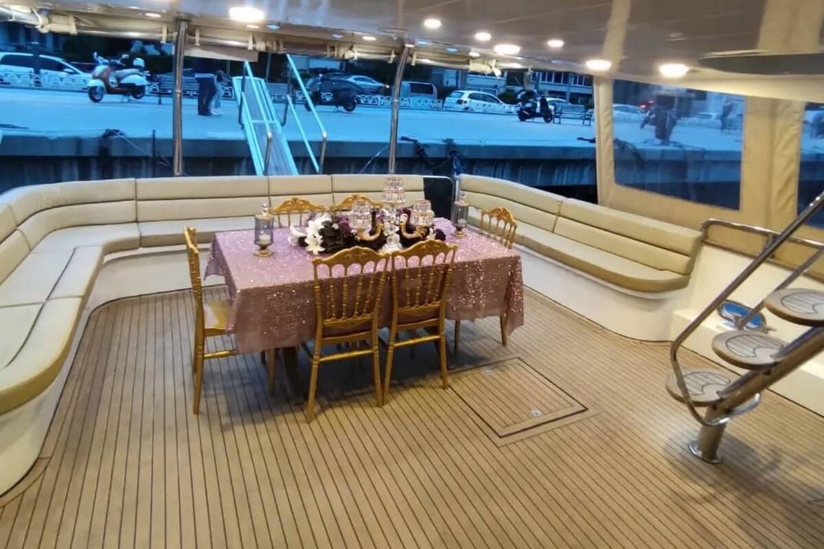 Karayel Yacht Aft Pool
