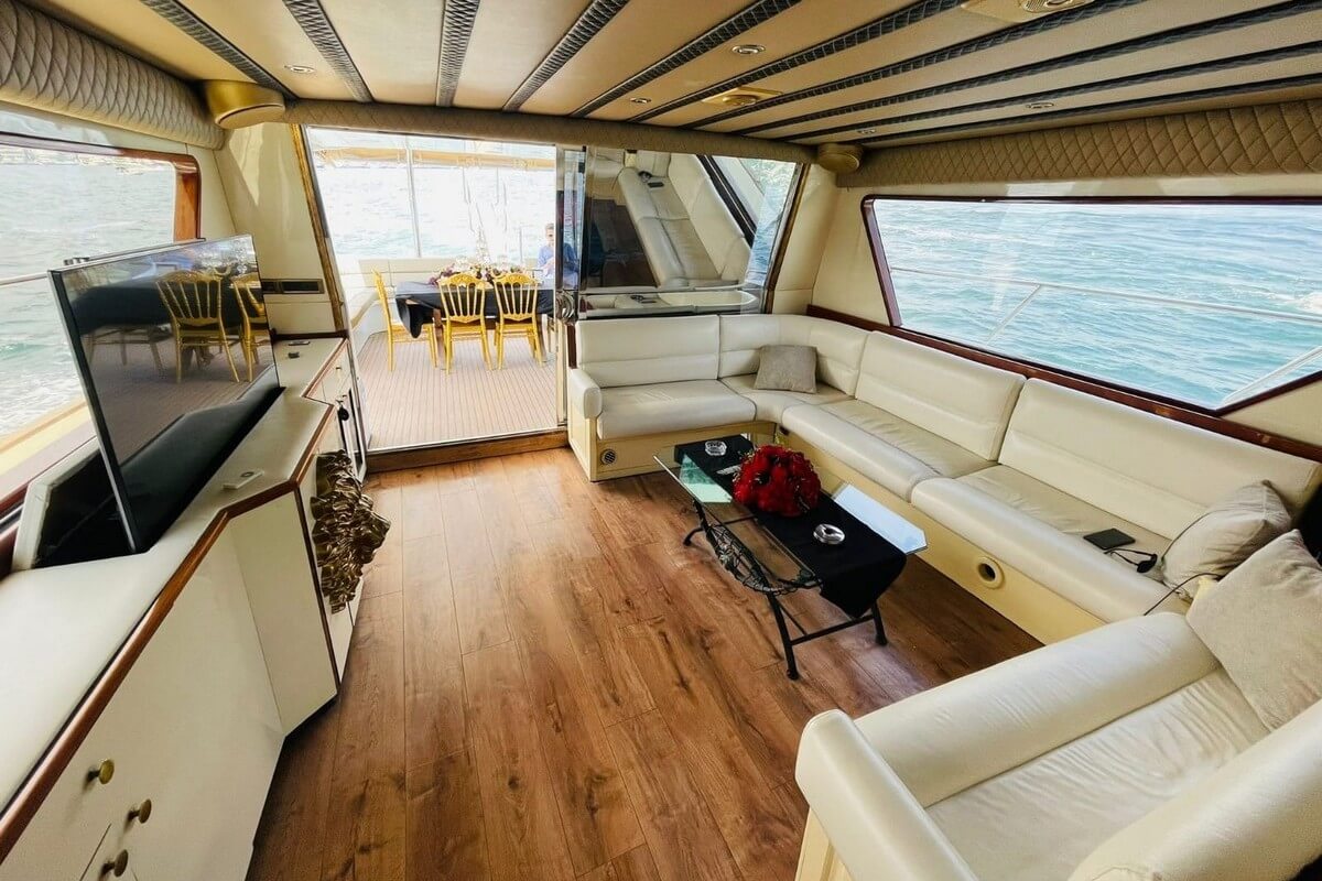 Karayel Yacht Salon