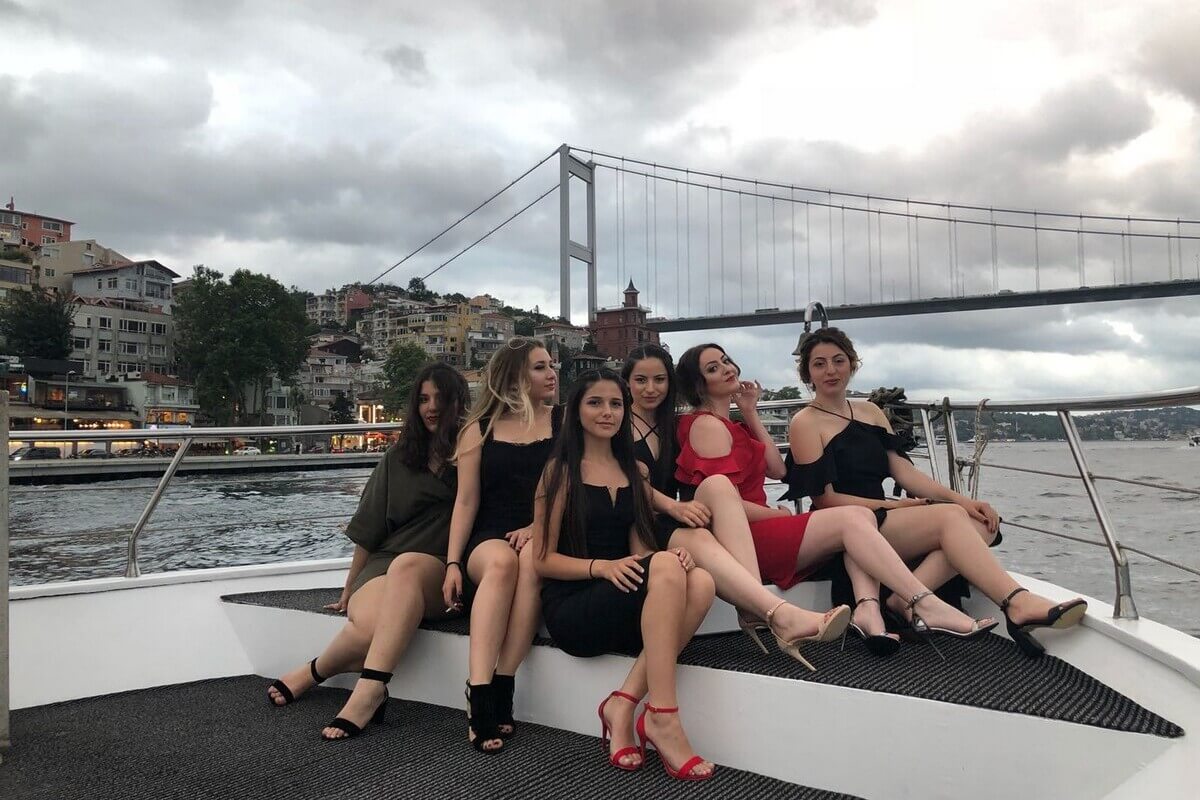 Bachelorette Party on the Yacht