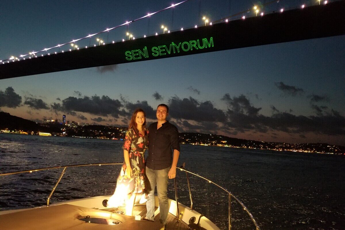 Laser Marriage Proposal on the Yacht