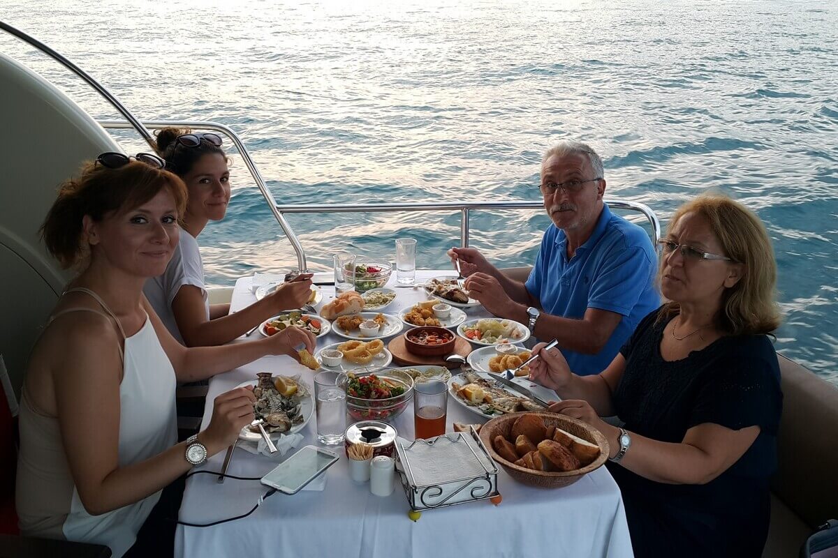 Family Dinner on the Yacht