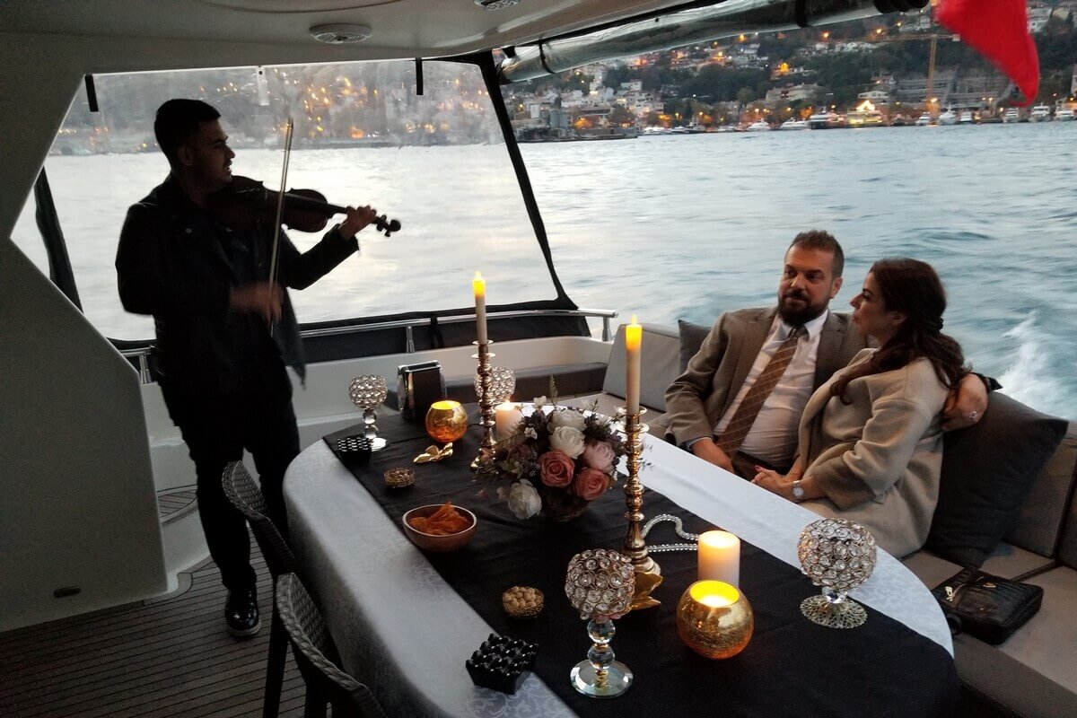 Violin and Dinner on the Yacht