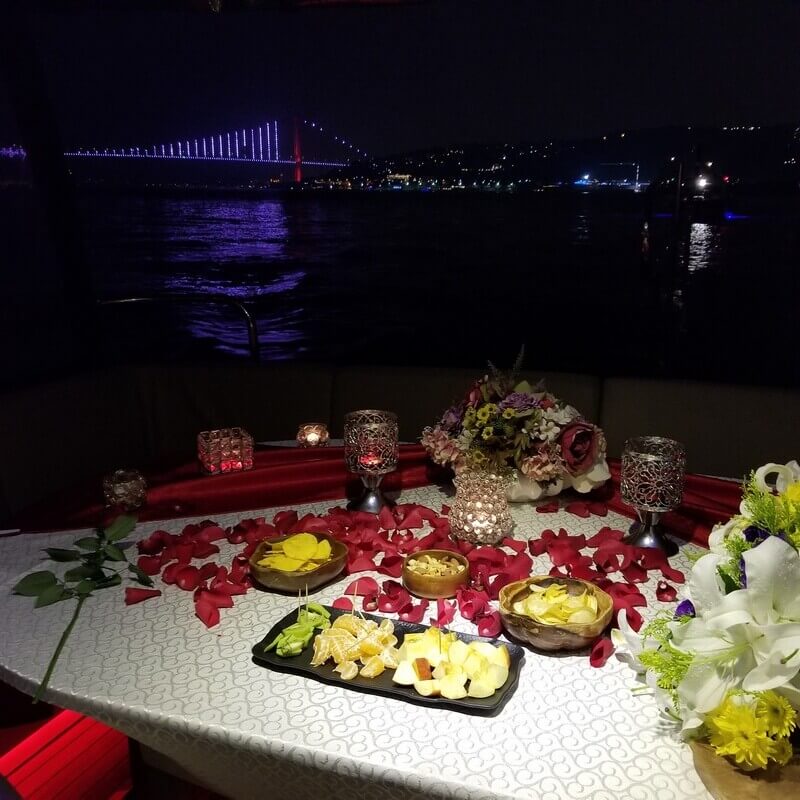 Try Dinner on a Yacht With the Bosphorus as Your View (Menus & Prices Inside)
