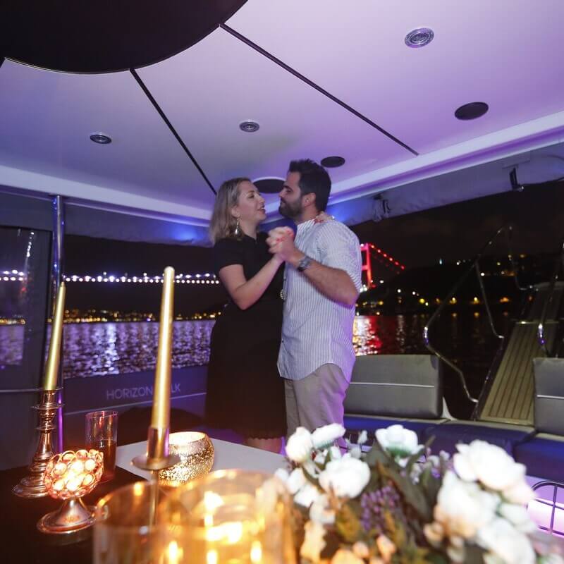 İstanbul'da Yat Kiralayarak Doğum Günü Kutlamanın Tüm Aşamaları