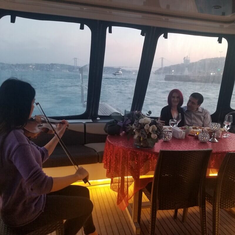 Yat Kiralayarak Evlilik Yıldönümü Kutlamak Ne Kadar Tutar?