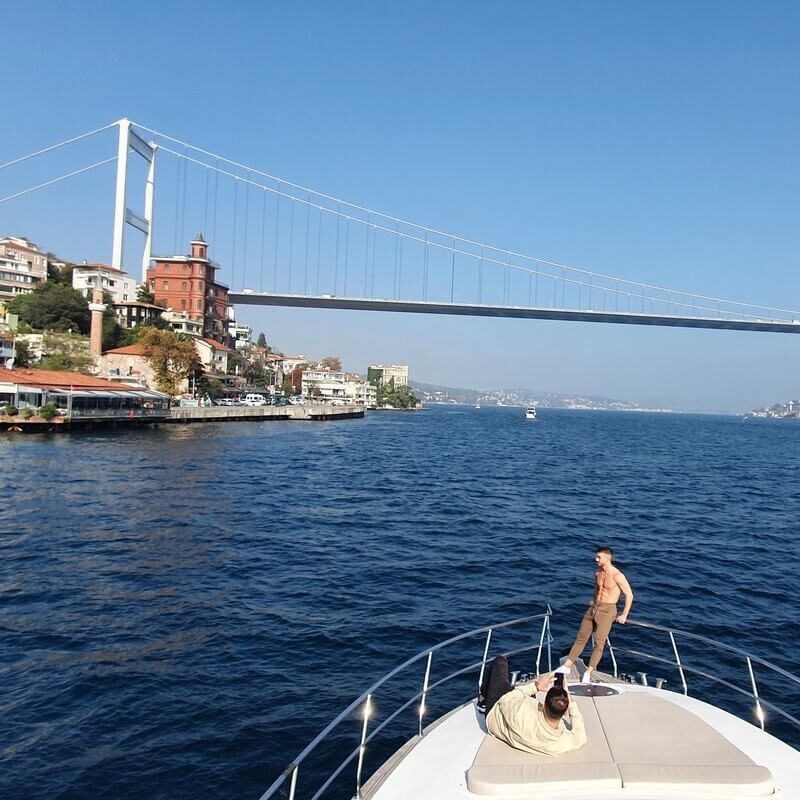 Where to Take the Best Instagram Photos on a Yacht