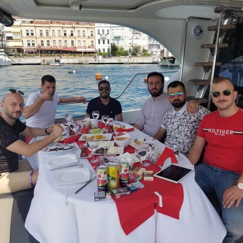 Sunday Morning in Istanbul: Wake Up, Get Dressed, Come Aboard!