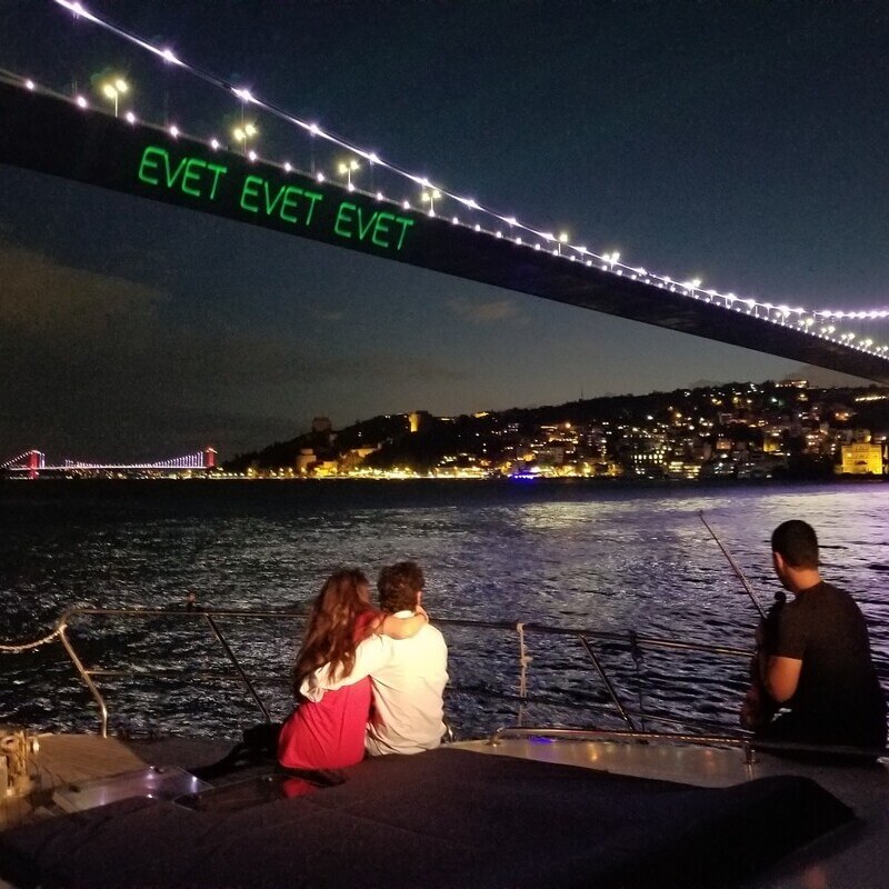 Surprise or Script? Are There Rules for Proposing on the Bosphorus?