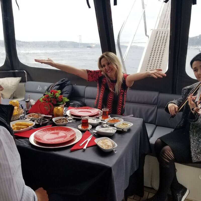 Nikahtan Sonra En Güzel Gün: Evlilik Yıldönümünde Yatta Baş Başa