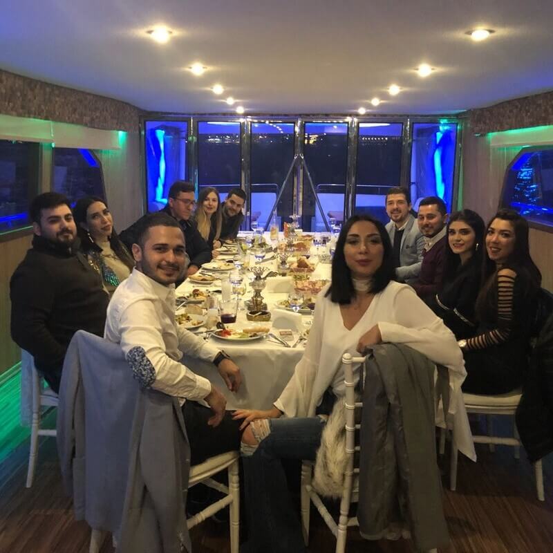 Dinner on a Yacht with Friends: Far from the Crowd, Close to Joy