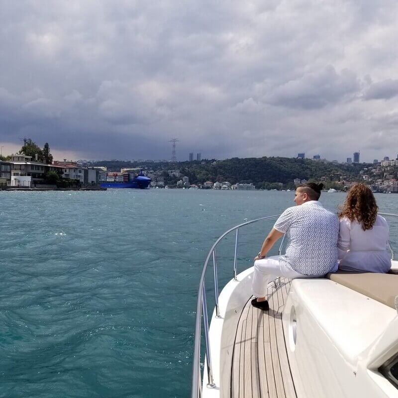 What Should I Pay Attention to When Renting a Yacht in Istanbul?