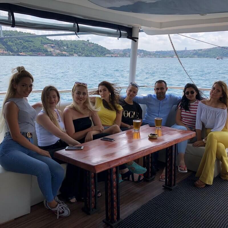 How Does Group Size Affect Yacht Rental Costs?