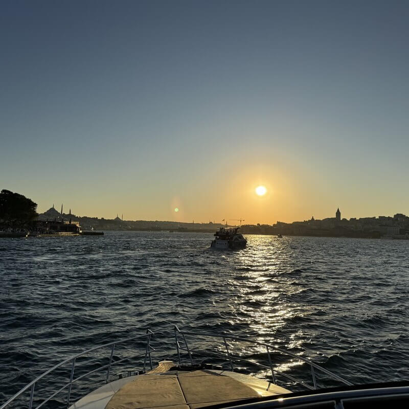 Güne Veda, Aşka Merhaba: Boğaz'da Gün Batımı Turu