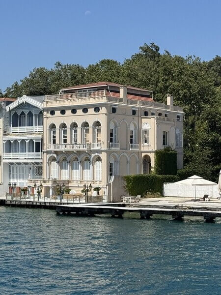 Kara Todori Mansion