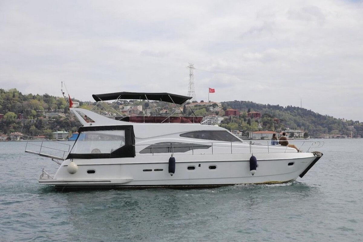 Yildiz Yacht Starboard Side